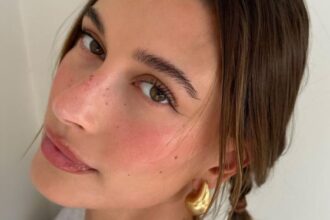 Ilustrasi makeup fresh look seperti habisa mandi