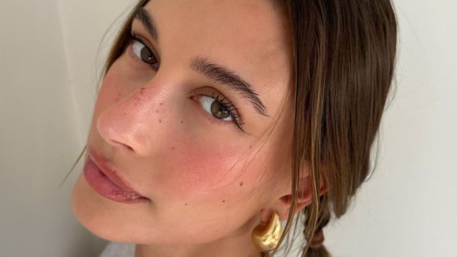 Ilustrasi makeup fresh look seperti habisa mandi