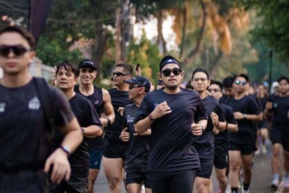 Gilang W. Pramana alias Juragan 99 dan para pelari.