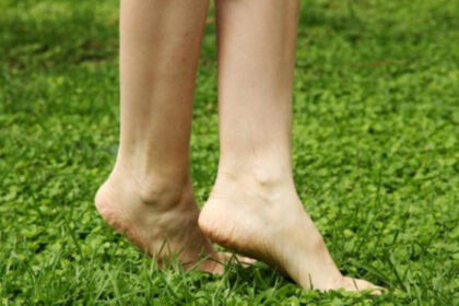 Ilustrasi kaki pecah-pecah.