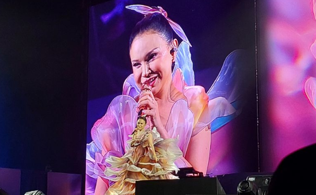 Rossa sukses membuka konser tunggalnya dengan lagu