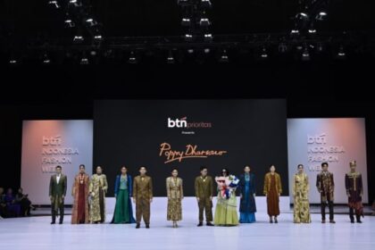 Koleksi Poppy Dharsono di IFW 2025.