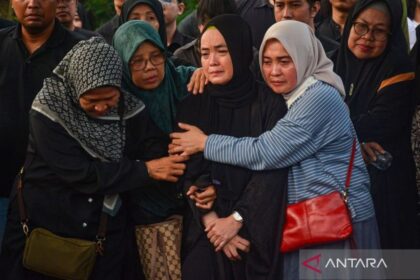 Lirik lagu “Kenalan Dong” dari Gustiwiw ft. Berton