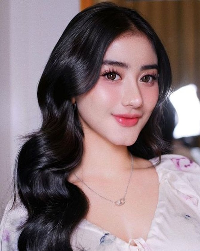 Disorot Netizen Usai Ngaku Suka Raffi Ahmad, Ghea Youbi Klarifikasi