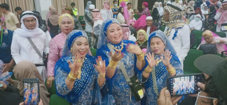 Glamor Bak Princess, Jemaah Haji Asal Sulsel Spill Harga Emas di Arab Saudi
