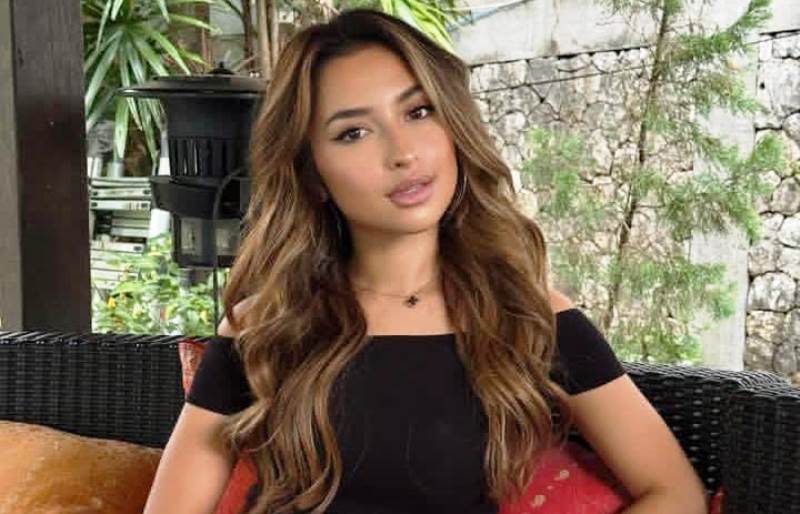 Kesal, Jennifer Coppen Larang Penggemar Foto dengan Kamari