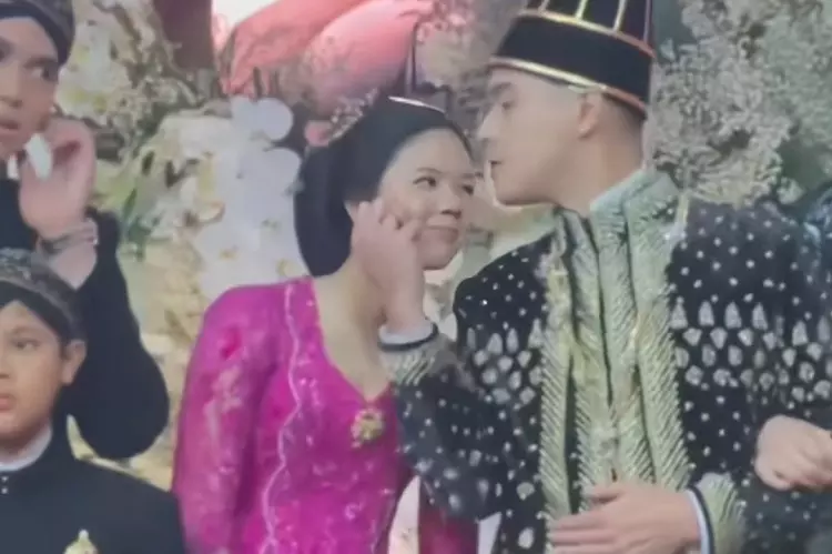 Momen Manis Al Ghazali Cium Kening Safeea Ahmad