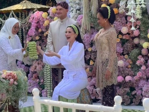 Senyum Bahagia Alyssa Daguise Hiasi Prosesi Siraman Jelang Pernikahan dengan Al Ghazali