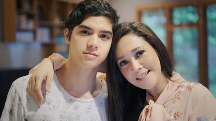 Tak Hadir di Resepsi, Maia Estianty Tulis Pesan Menyentuh untuk Al Ghazali Jelang Menikah