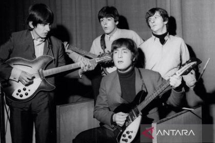 8 lagu romantis The Beatles yang pas temani momen jatuh cinta