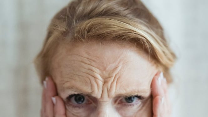 Ilustrasi kerutan di dahi/keriput.