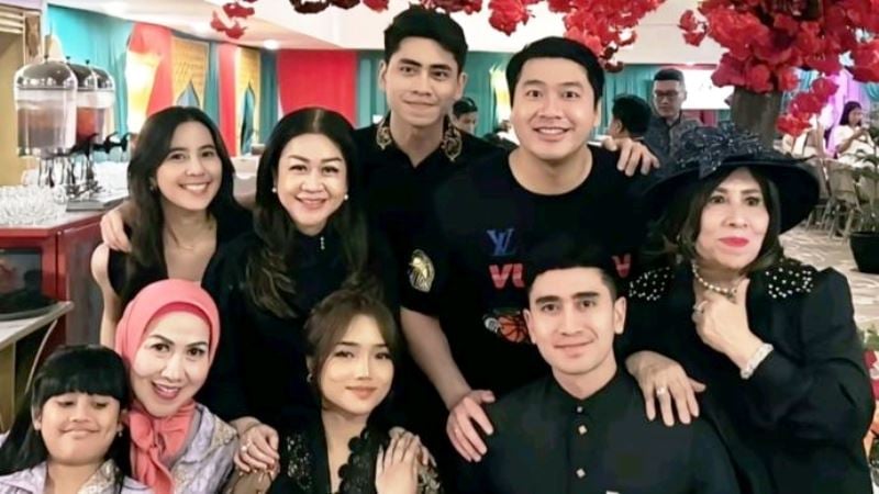 Diratukan Keluarga Verrell Bramasta, Netizen Bandingkan Saat Fuji Pacaran dengan Thariq Halilintar