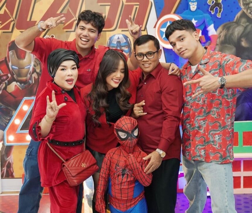 Haji Faisal Tegaskan Fuji dan Verrell Bramasta Hanya Berteman