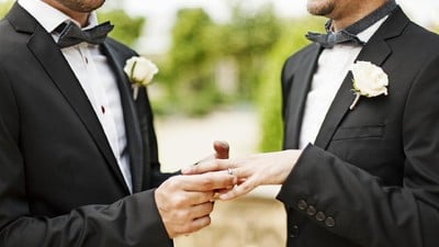 Heboh! Duda Jember dan Pemuda Lombok Gelar Prawedding Mesra – FAJAR