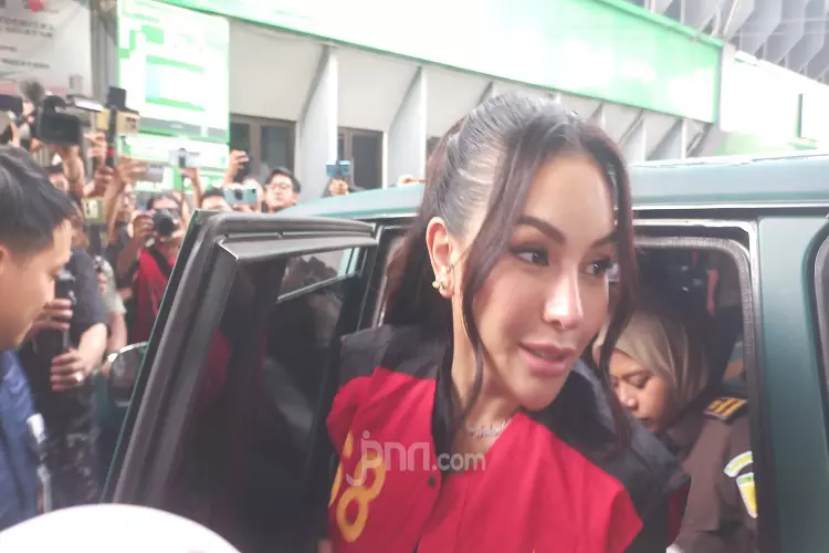 Nikita Mirzani Sudah Tak Sabar Bertemu Reza Gladys di Persidangan