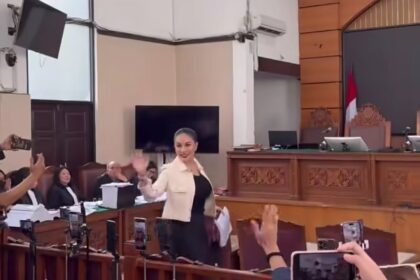 Sidang Memanas, Nikita Mirzani Serang Reza Gladys soal Produk Skincare Tak Terdaftar BPOM