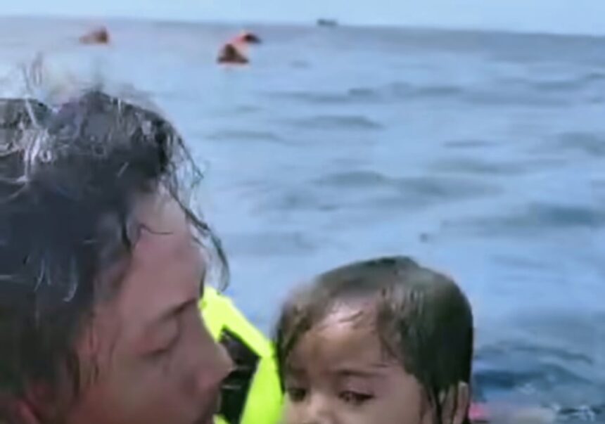 Sosok Pria Penyelamat Balita yang Terombang-ambing di Laut Saat KM Barcelona V Terbakar Akhirnya Terungkap