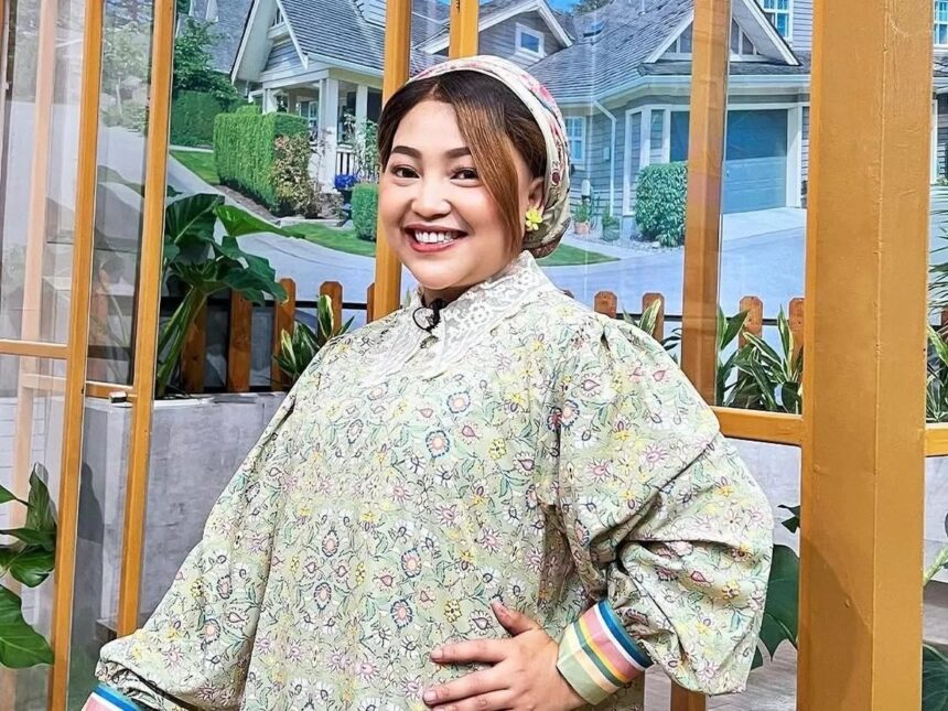Jenazah Mpok Alpa Tiba di Rumah Duka Diantar Raffi Ahmad dan Irfan Hakim, Suami Pingsan hingga Pakai Selang Oksigen