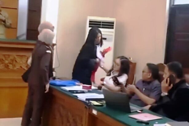 Nikita Mirzani Ngamuk di Ruang Sidang, Tolak Kembali ke Rutan, Tepis JPU