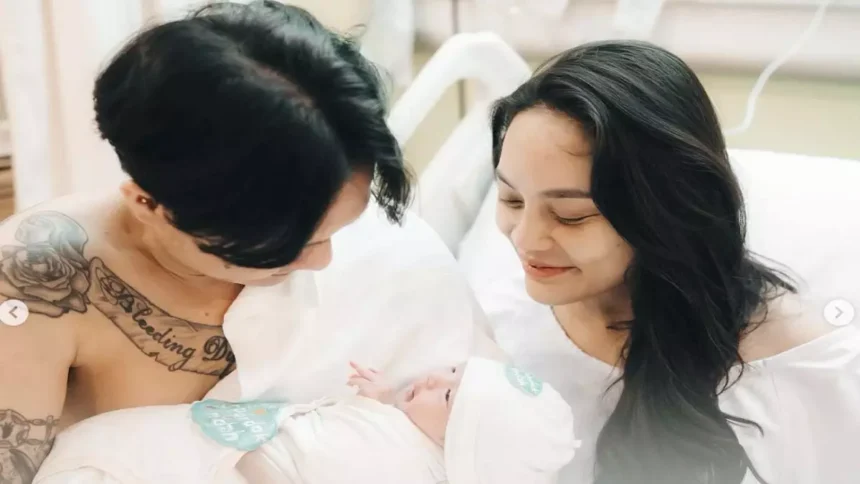Perasaan DJ Bravy saat Pertama Kali Menggendong Anak Erika Carlina