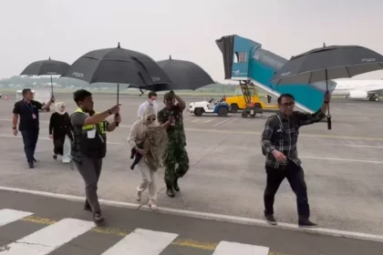 Syahrini Jadi Sorotan, Tiba di Jakarta Langsung Dijemput Aparat TNI