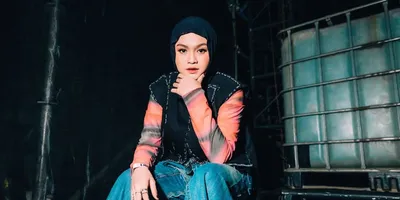 Salma Salsabil di Panggung Pestapora: Umumkan Kelahiran Hingga Lirik Lagu Penuh Kritik