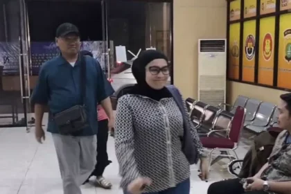 Sherina Munaf Diperiksa, Uya Kuya Datangi Polres Metro Jakarta Timur