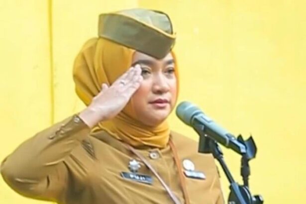 Sosok Sekdis Herly Puji yang Dicopot Menantu Jokowi, Berawal dari Main HP saat Bobby Nasution Pidato, 5 Pelanggaran Lain Juga Terungkap