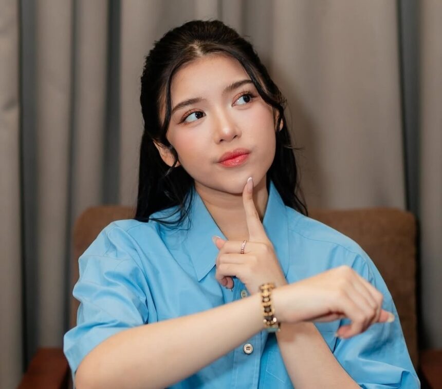 Tiara Andini Ungkap Kursinya di Pesawat Hampir Ditukar Menteri