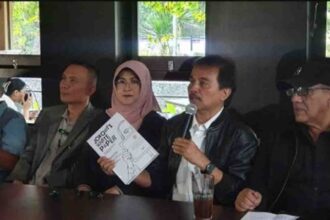 Klaim untuk Gali Kebenaran, Netizen Curiga Ada Orang ‘Besar’ di Balik Tindakan Roy Suryo dan Tifa Cek Makam Keluarga Jokowi