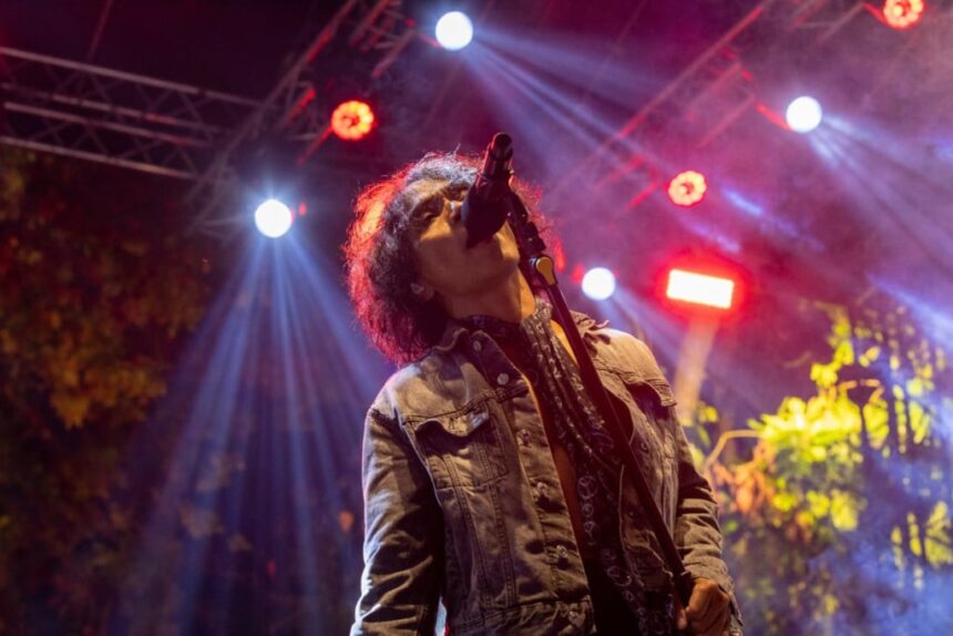 Manggung di Fakultas Kehutanan UGM, Slank Sampaikan Pesan Menarik