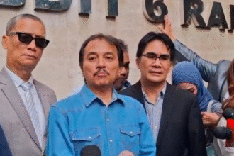 Pakar telematika Roy Suryo ditemui pers usai memenuhi undangan klarifikasi Polda Metro Jaya, di Jakarta, Kamis (15/5/2025). ANTARA/Ilham Kausar