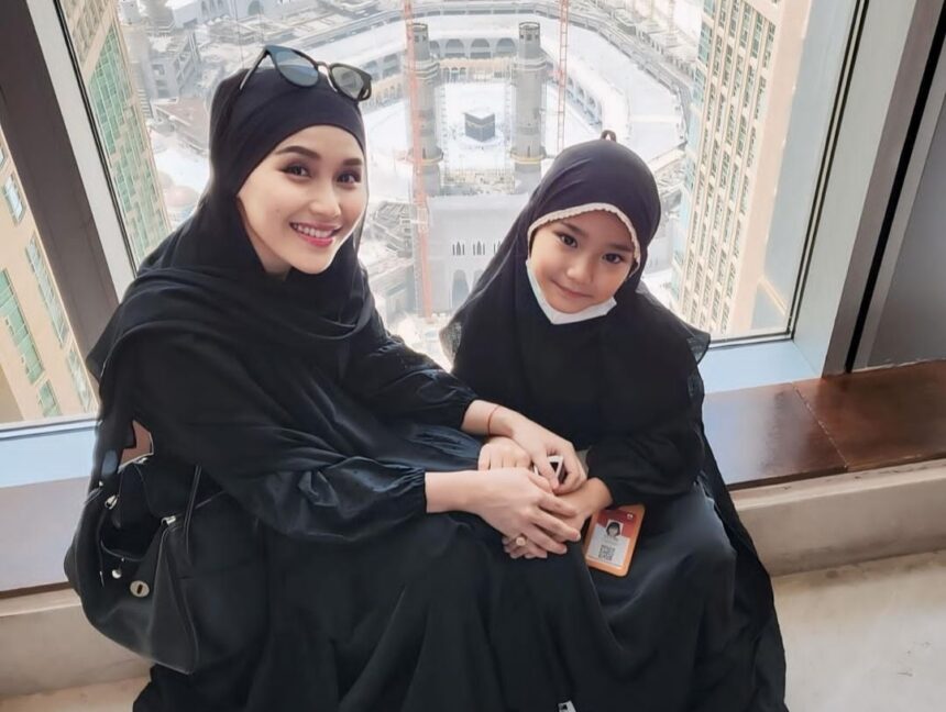 Tangis Ayu Ting Ting Pecah, Curhat Akui Lelah Jadi Ibu Tunggal