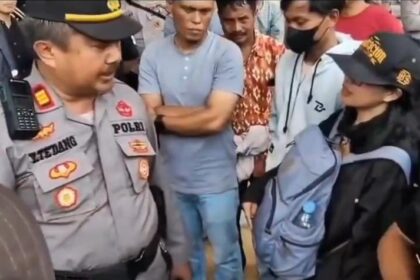 Viral! Mahasiswi Unhas Debat Soal Pajak dengan Polisi Saat Aksi di Tana Toraja, Netizen: Minimal Googling, Pak