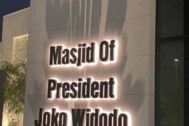 Viral Masjid Jokowi Berdiri di UEA