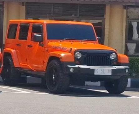 Viral Mobil Mewah Rubicon Milik Polisi Pakai Pelat Gantung, Hanya Ditegur Dirlantas