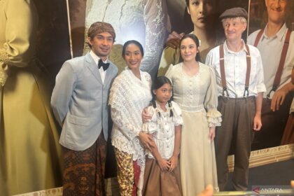 Profil lengkap Andrew Trigg, aktor yang digugat cerai Marissa Anita