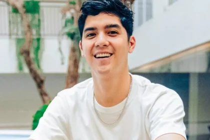 Al Ghazali Ziarah ke Makam HOS Tjokroaminoto di Hari Pahlawan: Aku Membawa Jejakmu, Eyang