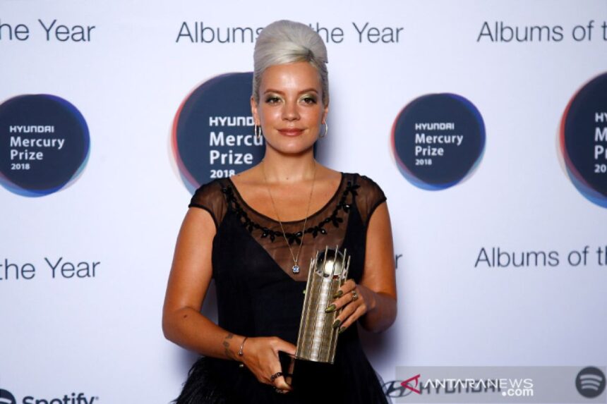 Lily Allen jalani terapi demi atasi kecanduan berbelanja