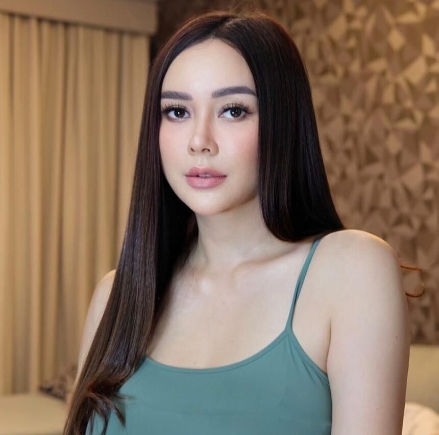 Alasan Pribadi Aura Kasih Cuma Mau Ketemu Suami 3-4 Kali Seminggu