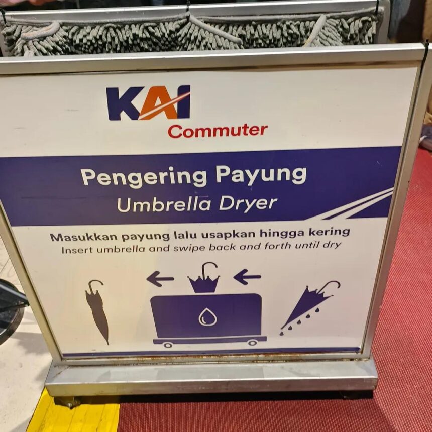 Ramai Pengering Payung KAI Dijadikan Tempat Pembuangan Sampah