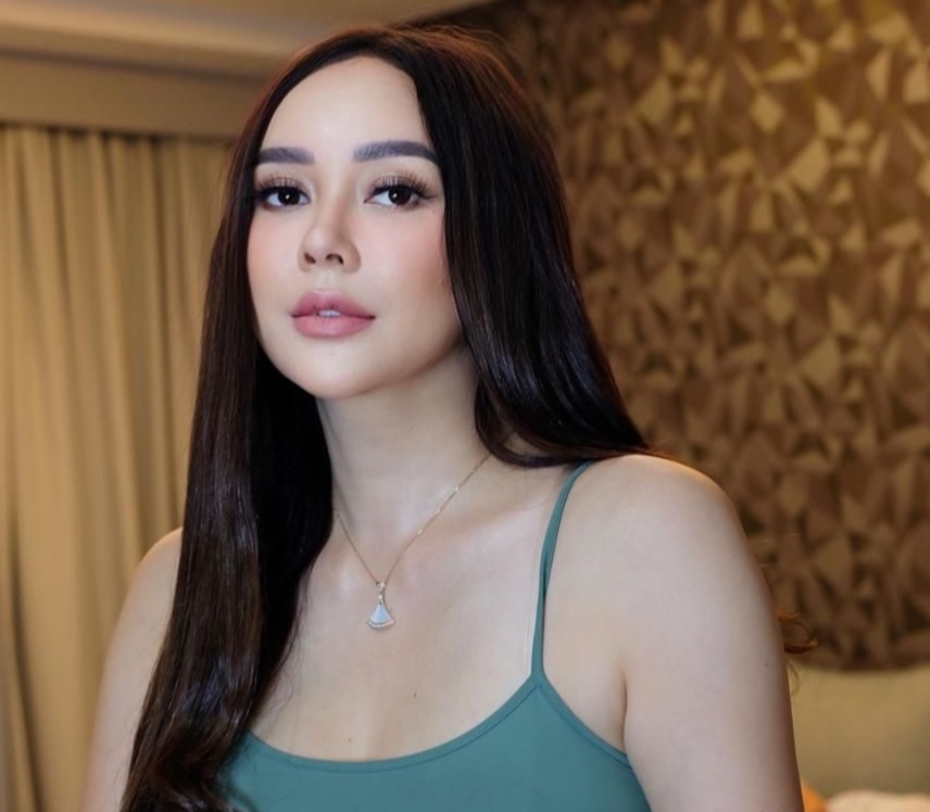 Tinggalkan Dunia Hiburan, Aura Kasih Jadi Petani dan Peternak Ayam di Kampung