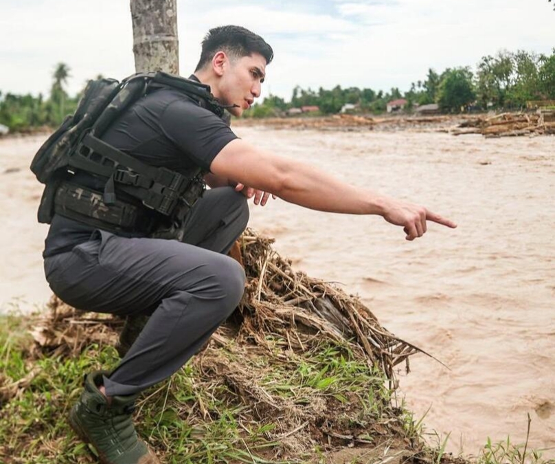 Turun ke Lokasi Bencana Sumatera, Aksi Verrell Bramasta Menunjuk Sungai Tuai Perdebatan Netizen