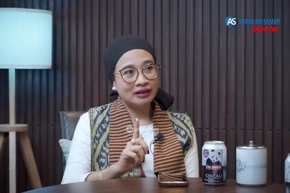 Usai Viral Tangisan Jurnalis di Lokasi Banjir Aceh, CNN Tarik Konten, Okky Madasari: Sensor Diri adalah Sensor Terburuk!