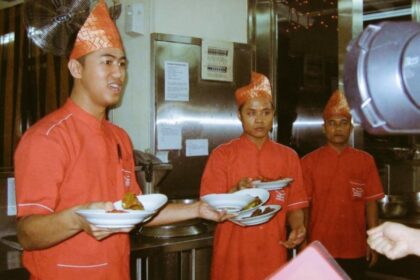 3 Pekan Mens Rea Nomor 1 di Netflix, Muncul Foto Pandji Jadi Pelayan Restoran, Simak Kisah Hidupnya