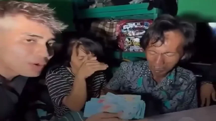 Aisar Khaled Datangi Rumah Penjual Es Gabus, Tangis Pecah saat Umrah Gratis Diberikan