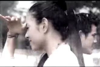 Iklan Tahun 2008 Kembali Viral, Kisahnya Mirip Cerita Aurelie Moeremans di Buku Broken Strings