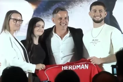 Siapa Lilly May yang Datang Bersama John Herdman? Sukses Bikin Fans Timnas Indonesia Melongo