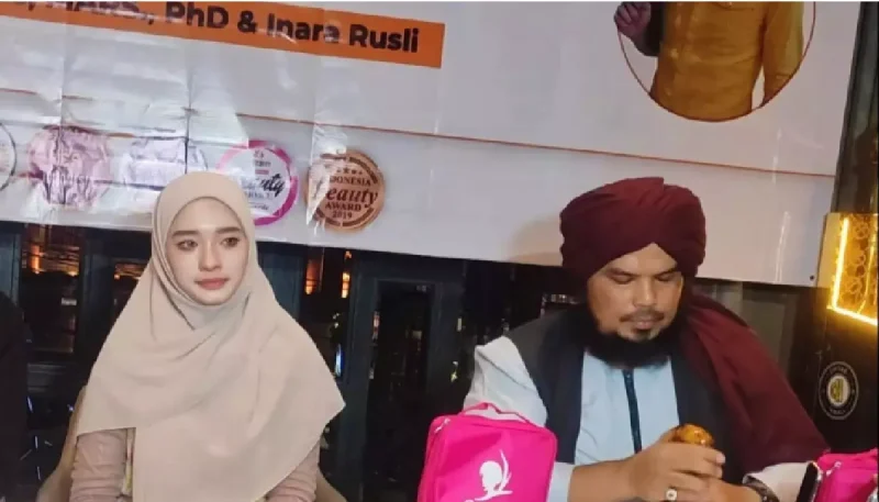 Ustaz Derry Sulaiman Tegaskan Pernikahan Janda Tanpa Wali Tidak Sah, Sindir Inara Rusli?