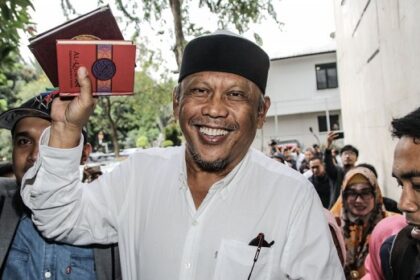 Viral Nyetir Mobil Mewah di Malaysia, Benarkah Eggi Sudjana Ngidap Kanker Usus Stadium 4?